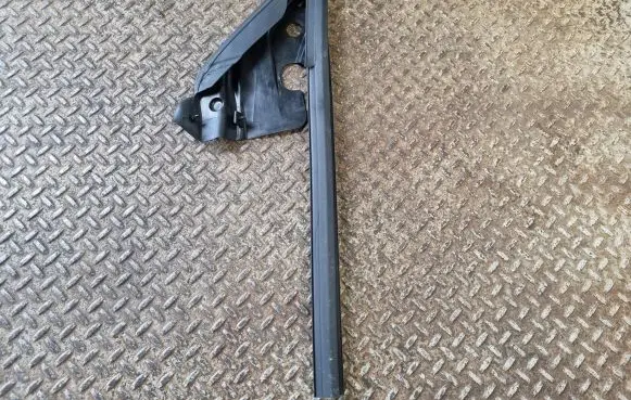 Tesla Model Y Rubber seal front door (on door) 150006600B