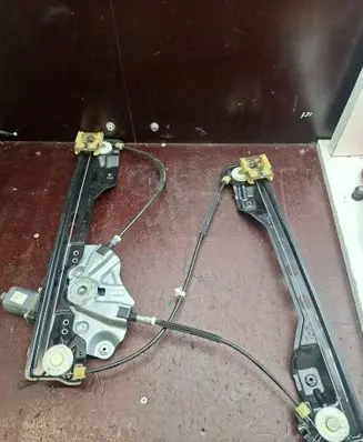 Opel Zafira C Front door window regulator with motor 20951582 915368