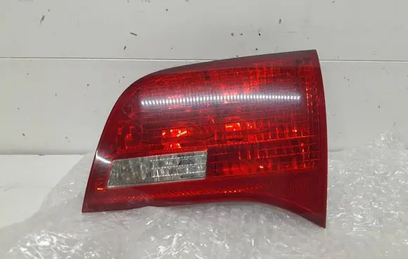 Tailgate rear/tail lights