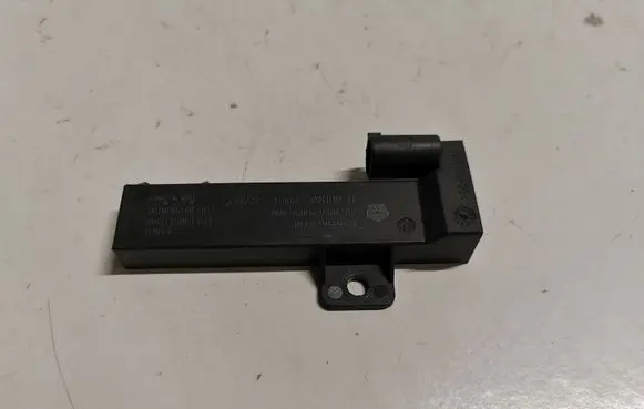 Dodge Durango Aerial antenna amplifier 68051315AB
