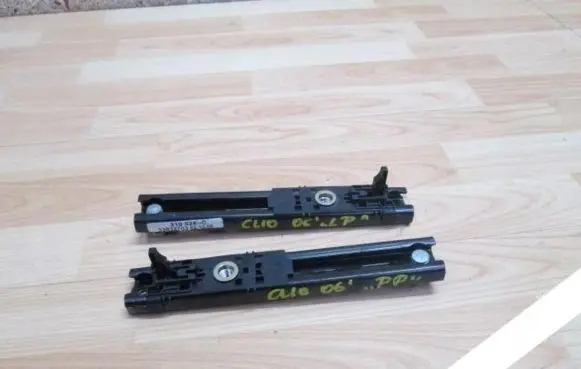 Renault Clio III Radiator mount bracket