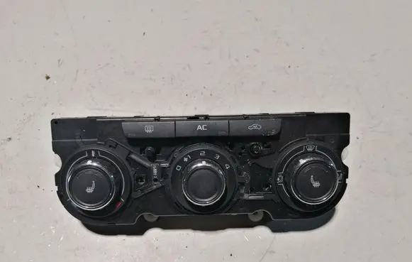 Skoda Octavia Mk2 (1Z) Climate control unit 3T0820047T