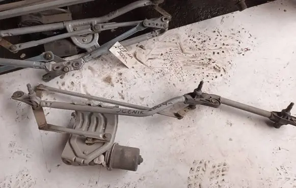 Renault Scenic II - Grand scenic II Front wiper linkage 