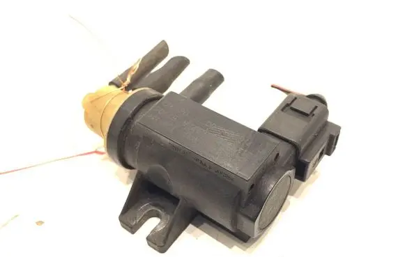 Volkswagen PASSAT B6 Fuel pressure regulator 1K0906627A