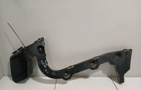 Rear bumper mounting bracket