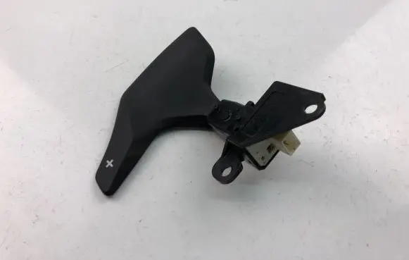 Toyota Verso-S Steering wheel buttons/switches 189601