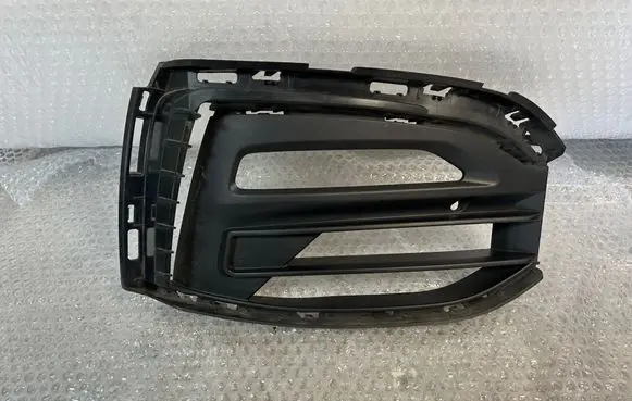 BMW 1 F40 Front bumper lower grill 7459716