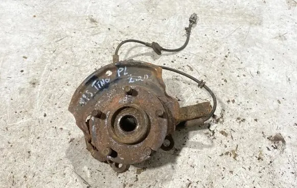 Nissan Almera Tino Front wheel hub spindle knuckle