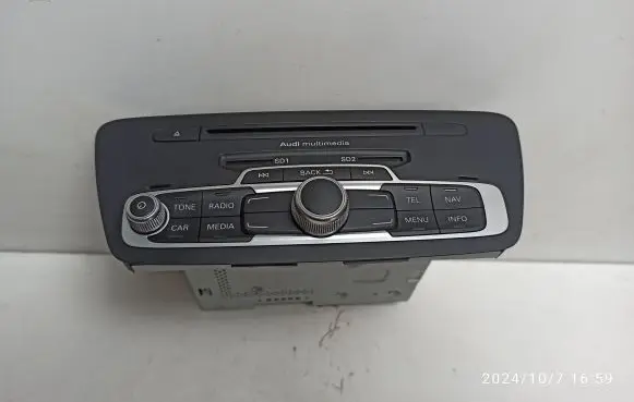 Audi Q3 8U Radio/CD/DVD/GPS head unit 8U0035192E 8U0035192C