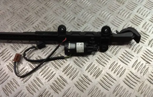 BMW 3 E92 E93 Seat belt adjustment motor 9165378