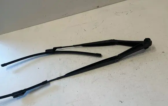 KIA Venga Front wiper blade arm