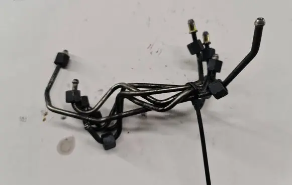 Peugeot 407 Fuel injector supply line/pipe 