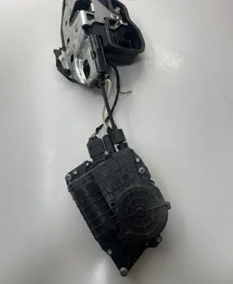 BMW 7 F01 F02 F03 F04 Front door soft close latching motor 7185689