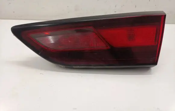 Tailgate rear/tail lights