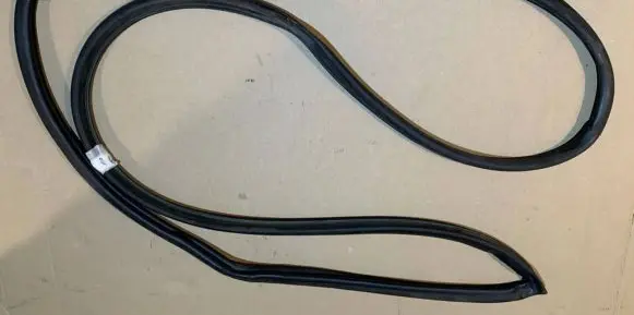 Jaguar XJ X40 Front door rubber seal