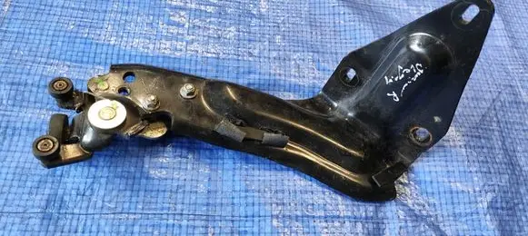 Chrysler Voyager Sliding door upper roller guide/hinge 