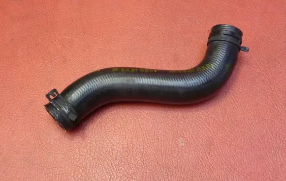 Ford Kuga II Engine coolant pipe/hose