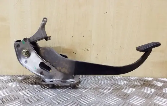 Toyota Yaris Verso Brake pedal