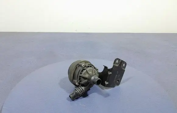 BMW X6 M Water pump 8840614