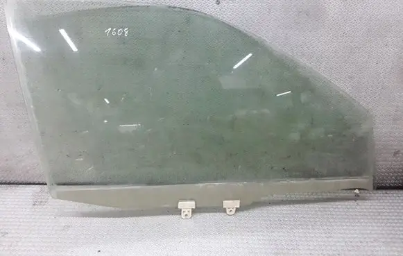 Nissan X-Trail T30 Front door window glass four-door