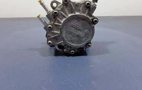 Volkswagen PASSAT B5.5 Vacuum pump 