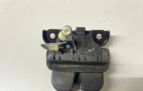 Audi A6 S6 C5 4B Tailgate/trunk/boot lock/catch/latch