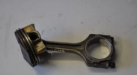 Ford Mustang VI Piston with connecting rod