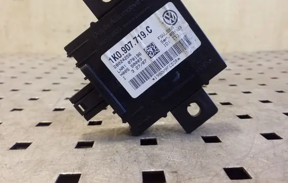 Volkswagen Eos Alarm control unit/module 1K0907719C 28024256