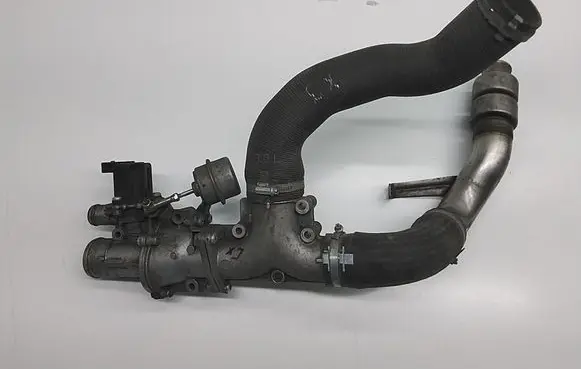 Jaguar XJ X351 EGR valve 1043806S02