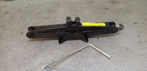 Toyota Verso Lift Jack 091110F020