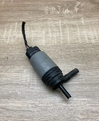 BMW 5 E60 E61 Windscreen/windshield washer pump 6934159 235576