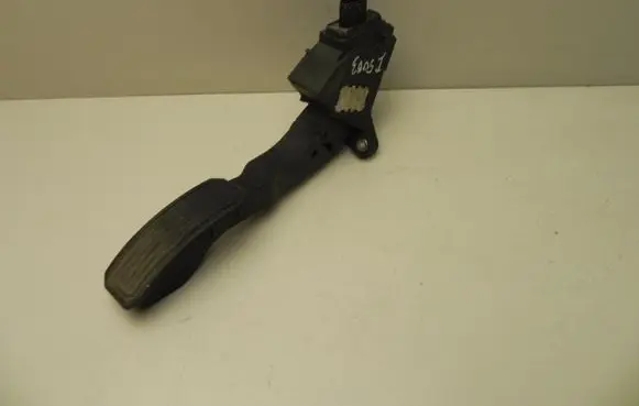 Toyota Avensis T270 Accelerator throttle pedal 7811002010 I5003