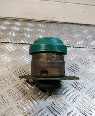 Citroen C5 Engine mount bracket