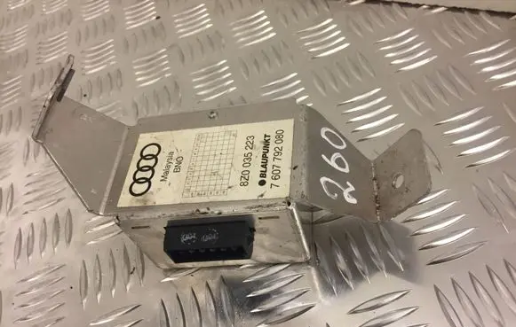 Audi A2 Sound amplifier 8Z0035223