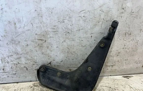 Volkswagen Golf V Front mudguard 5M0075112