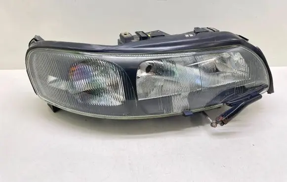 Volvo V70 Headlight/headlamp 8662922 89006877