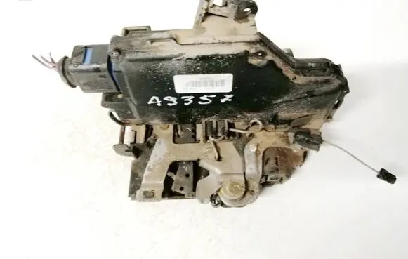 Skoda Octavia Mk2 (1Z) Front door lock 25100D6