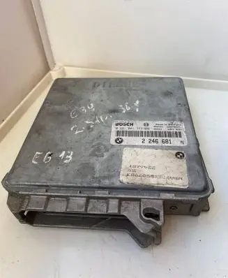 BMW 5 E39 Engine control unit/module 2246681 0281001373