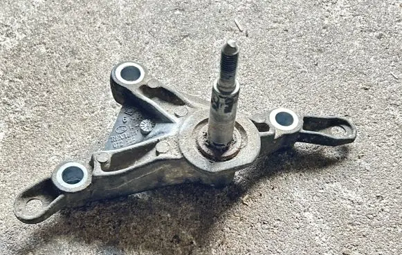 Renault Scenic II - Grand scenic II Gearbox mounting bracket 072522
