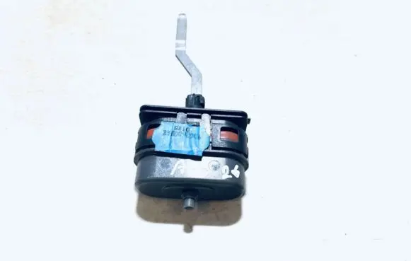 Mercedes-Benz E W210 Central locking vacuum pump 9061821272
