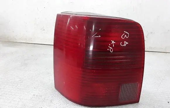 Volkswagen PASSAT B5 Rear/tail lights 3B9945111J