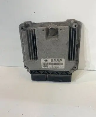 Volkswagen Golf V Engine control unit/module 03C906056BA 1039S04640 0261S02070