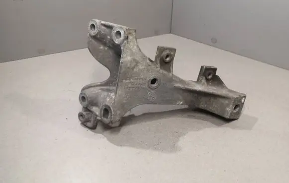 BMW 5 E39 Engine mounting bracket 1141137