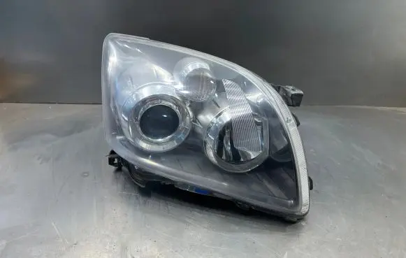 Toyota Avensis T250 Headlight/headlamp