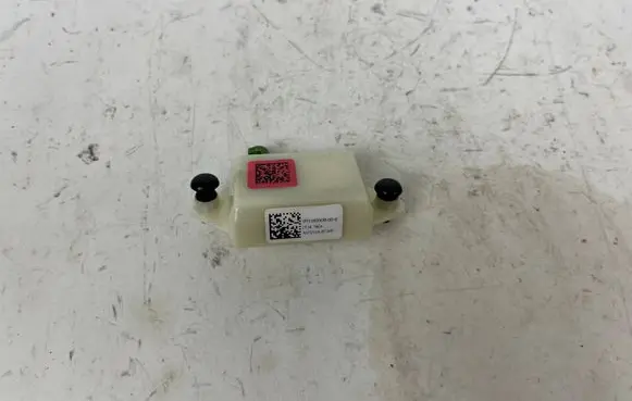 Tesla Model 3 Aerial antenna amplifier 109330600E