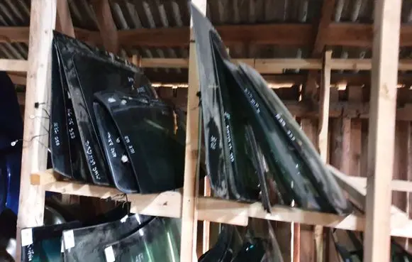 Toyota Avensis T220 Rear windscreen/windshield window NOCODE