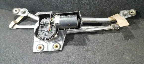 Front wiper linkage and motor