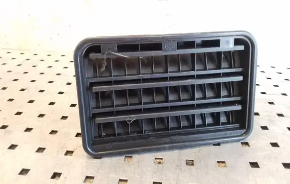 Quarter panel pressure vent
