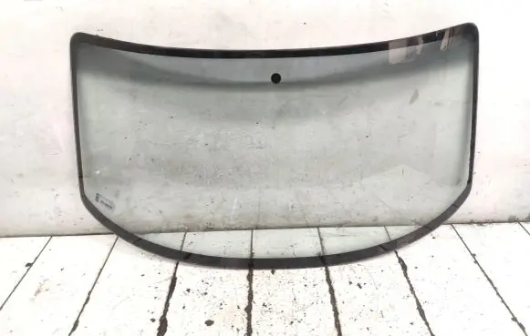 Volkswagen Transporter - Caravelle T4 Front windscreen/windshield window AS1