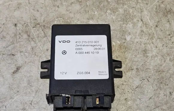 Mercedes-Benz Sprinter W901 W902 W903 W904 Door central lock control unit/module A0004461019